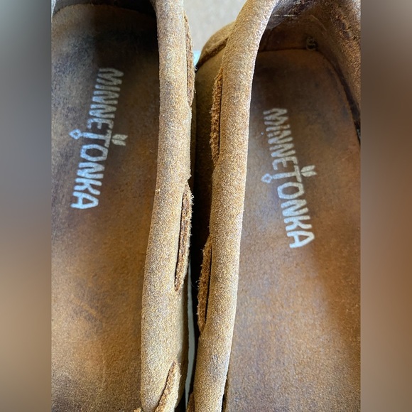 Minnetonka Women's MINNETONKA
KILTY - Brown / Dark Tan Suede Moccasins - Picture 7 of 8